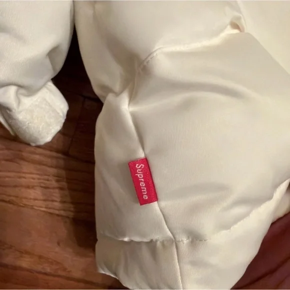 Jordan x Supreme Cream Jacket with Silver 3M reflective linings - Picture 4 of 6